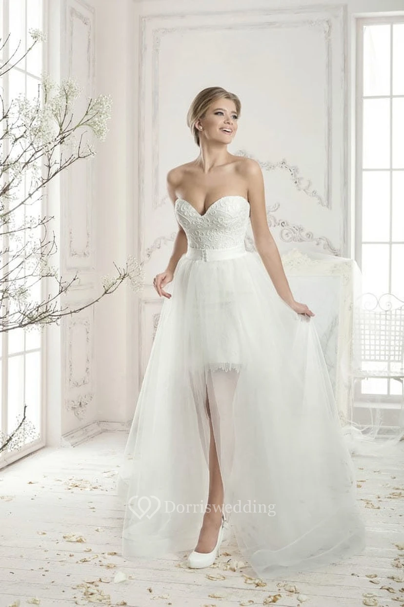 Robe fourreau mini en dentelle sans bretelles à décolleté cœur
