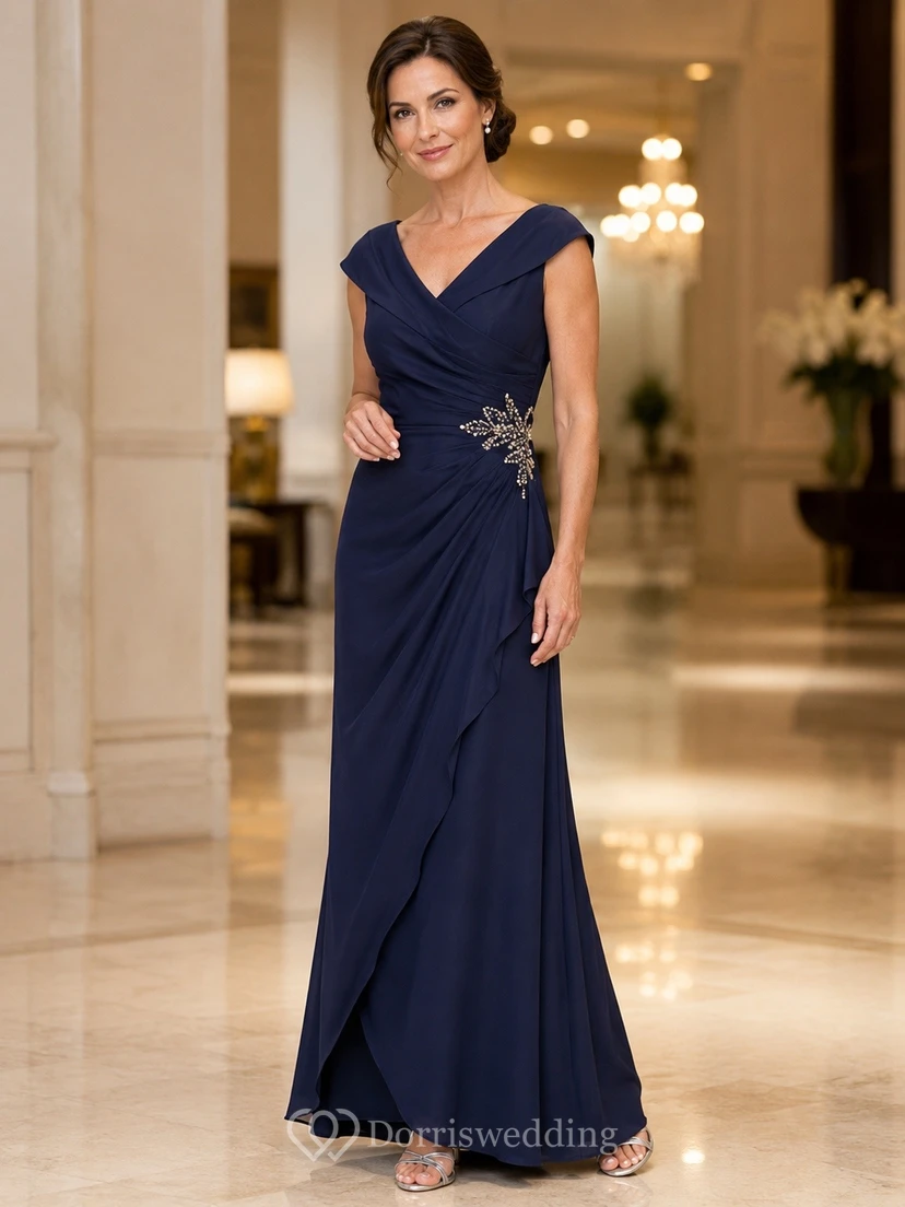 Vestido de noche formal azul marino de corte recto, escote en V y mangas cortas, largo hasta el suelo.