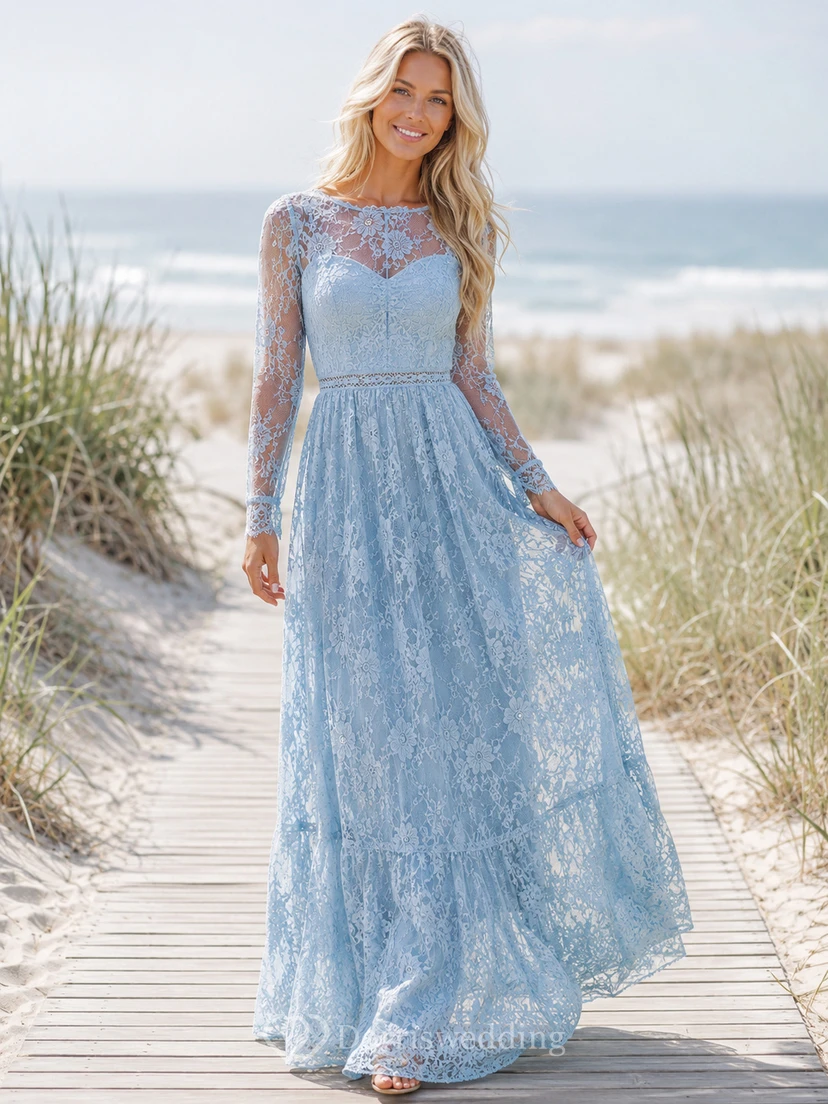 Vestido de dama de honor azul cielo con escote barco, mangas ilusión, encaje floral, corte en A, largo hasta el suelo y cremallera en la espalda.