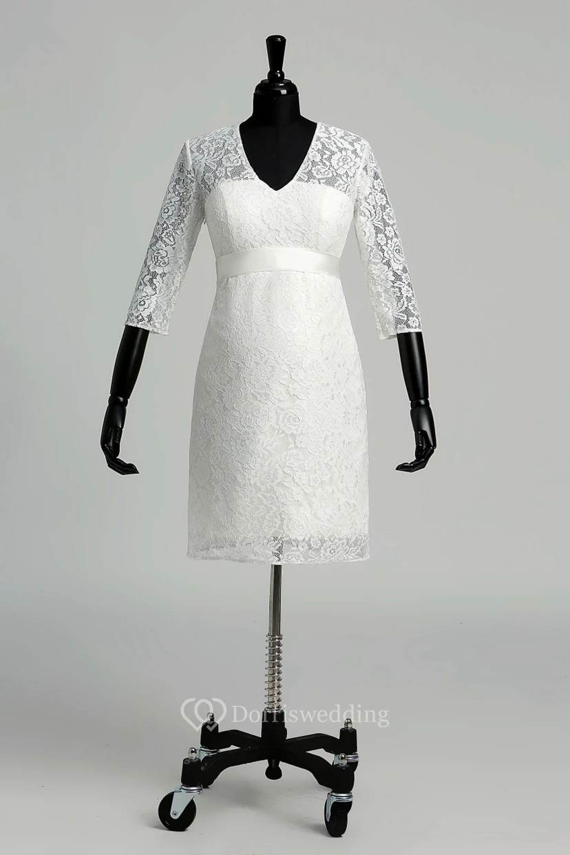 Robe de mariée en dentelle, coupe trapèze, col en V, manches illusion 3/4, longueur genou. view 9