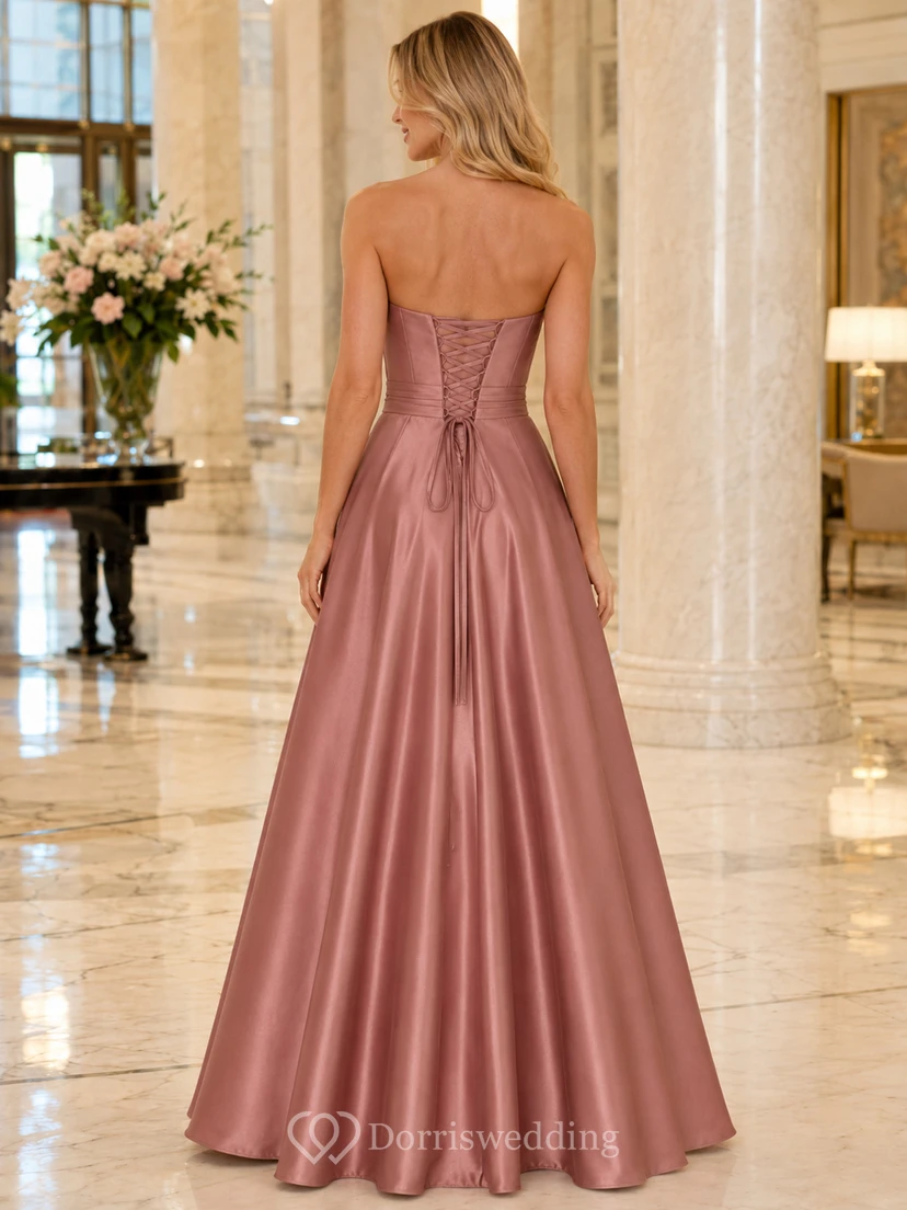 Vestido formal de satén sin tirantes con cordones color rosa empolvado view 2