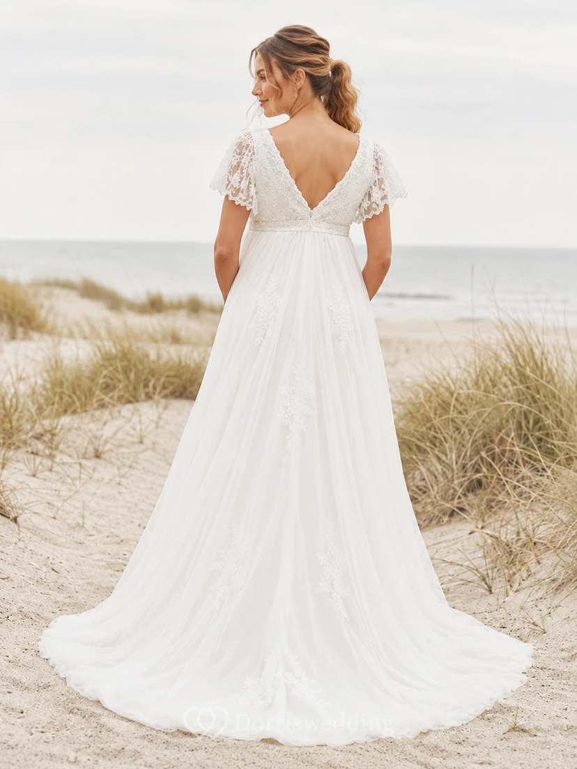 Vestido de novia de playa premamá con escote en V, mangas cortas de encaje y falda imperio de tul. view 2