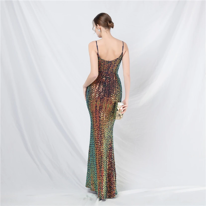 Robe de soirée de luxe ornée de plumes d'autruche et de sequins, idéale pour un banquet. view 54