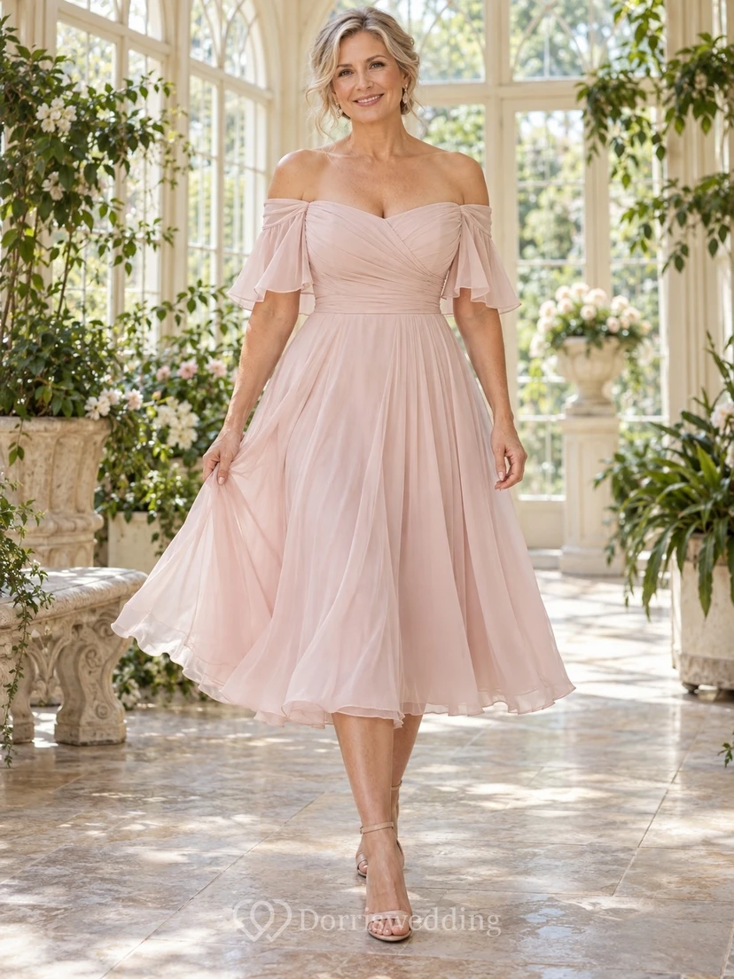 Schulterfreies, rosafarbenes, teelanges, plissiertes Chiffon-A-Linien-Brautkleid mit flatternden Ärmeln