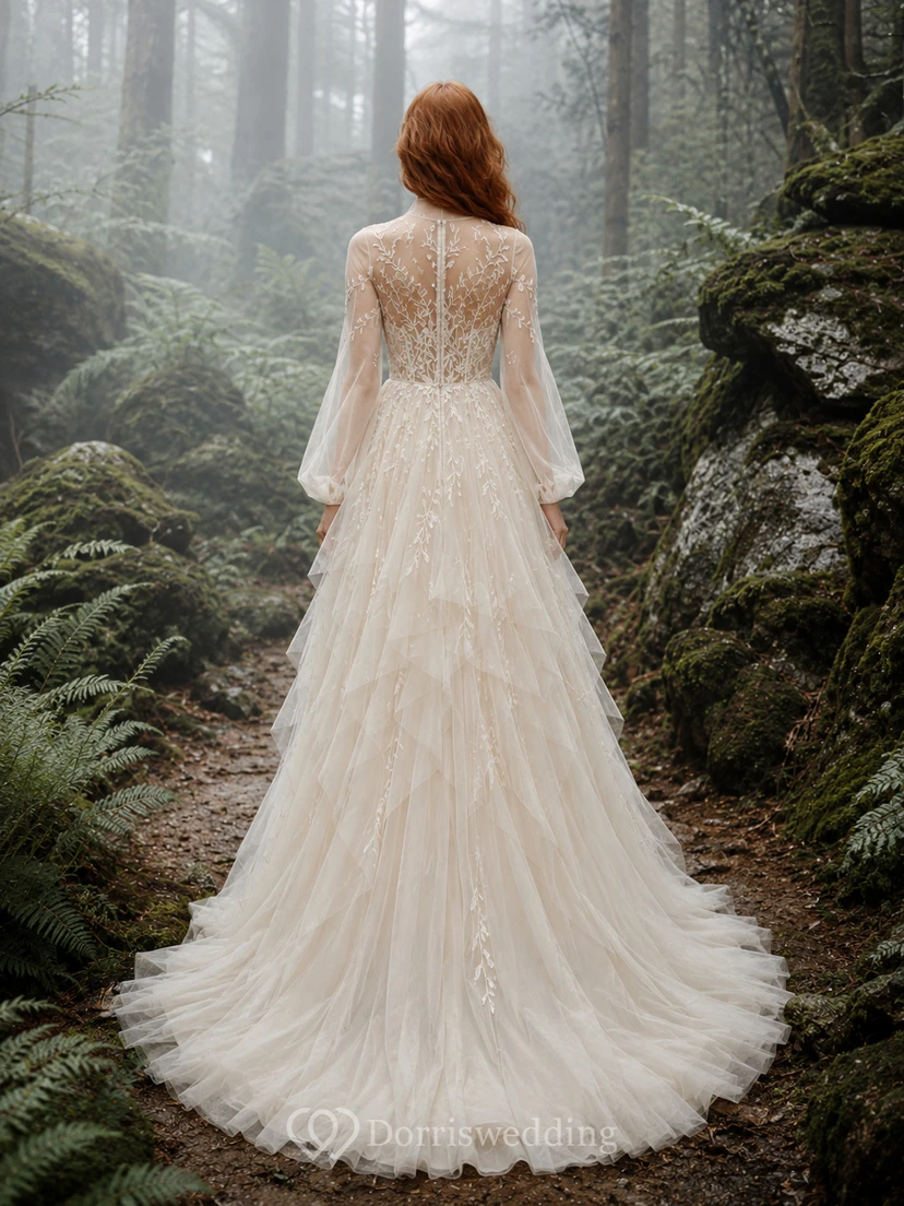 Märchenhaftes Brautkleid aus langärmeligem, mehrlagigem Tüll im Waldstil view 2
