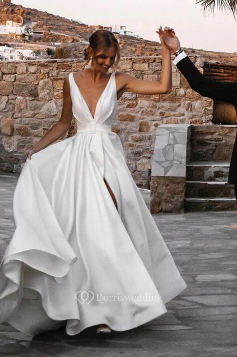 Elegante vestido de novia de gasa con escote en V y abertura frontal, a la moda y muy sexy. view 3