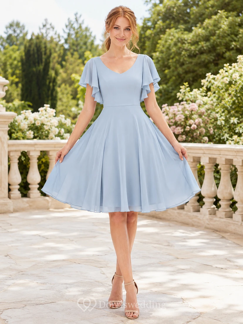 Vestido de cóctel azul cielo con escote redondo y mangas con volantes