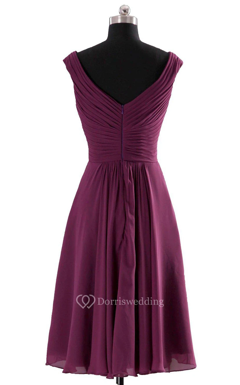 Vestido de gasa con escote en V y mangas cortas, adornado con cuentas. view 2