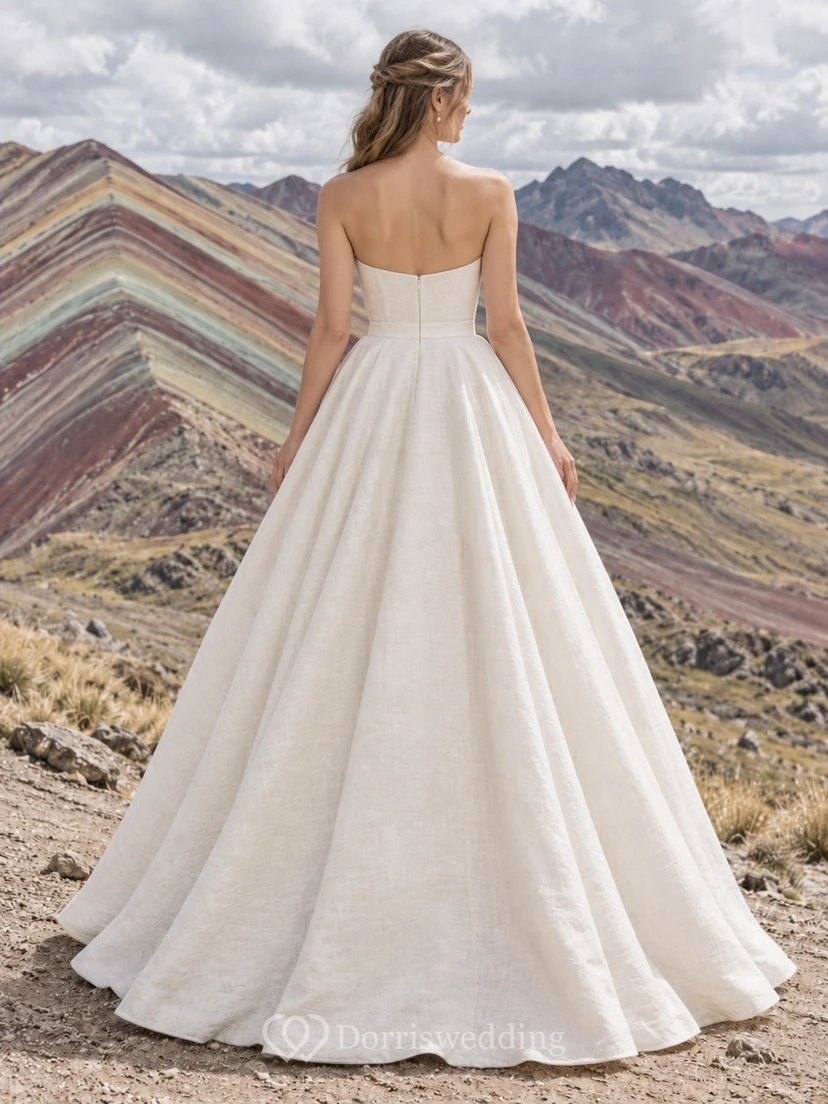 Schlichtes, trägerloses Brautkleid aus Leinenmischgewebe mit Herzausschnitt, schmalem Taillenbund und A-Linien-Rock view 2