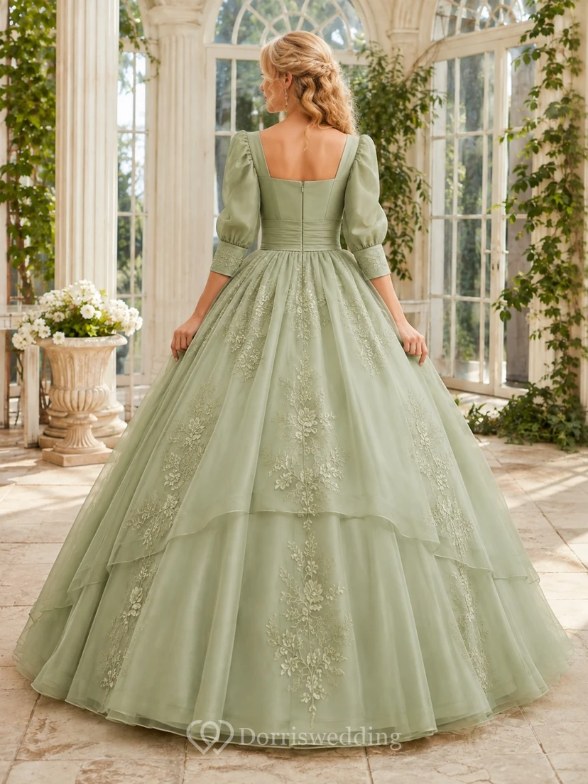 Elegantes salbeigrünes Ballkleid für Quinceañeras mit Puffärmeln und mehrlagigen Applikationen view 2