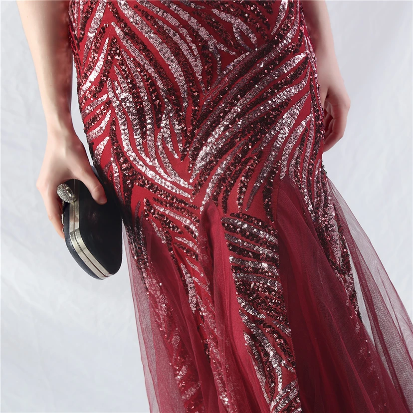 Paillettenbesetztes Abendkleid aus Netzstoff und Trägern view 63