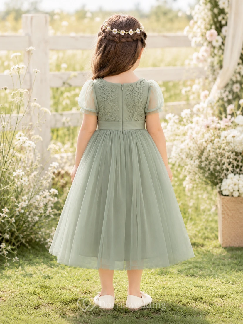 Robe de demoiselle d'honneur Sage, coupe trapèze, en tulle et dentelle, col bijou, manches bouffantes, longueur thé view 2