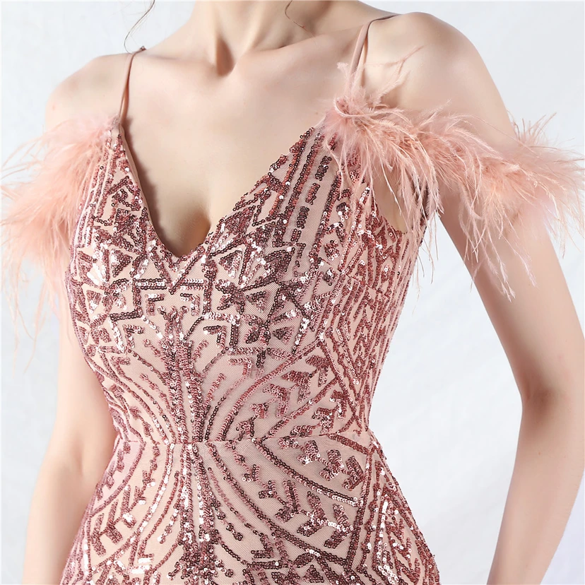 Robe de soirée haut de gamme ornée de perles florales et de plumes d'autruche. view 98