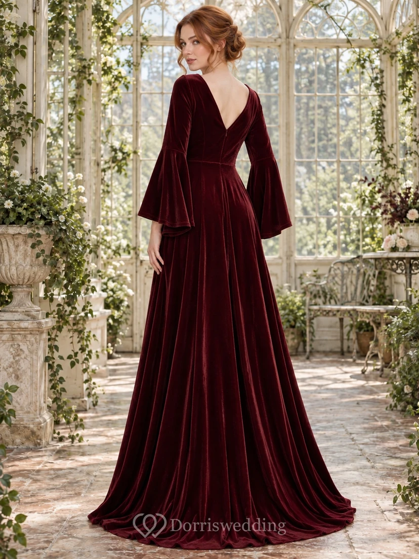 Langärmeliges, gotisches, burgunderrotes Samtkleid mit Glockenärmeln, V-Ausschnitt und fließendem, romantischem Schnitt – ein Brautjungfernkleid view 2