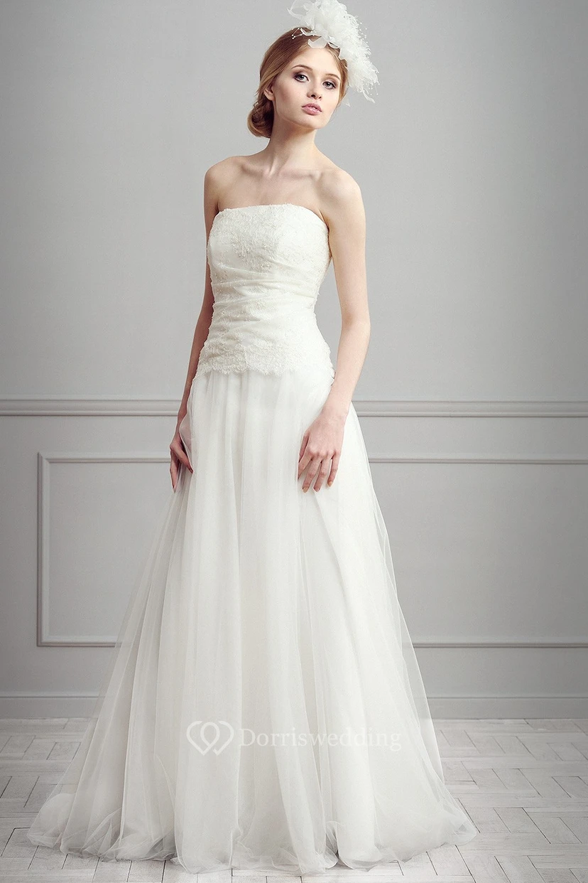 A-Linien-Brautkleid aus Tüll mit Applikationen, ärmellos, bodenlang, trägerlos
