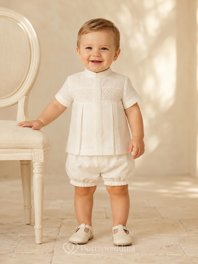 Conjunto de dos piezas para bautizo de bebé niño, color marfil, con babero de encaje, cuello Peter y manga corta.