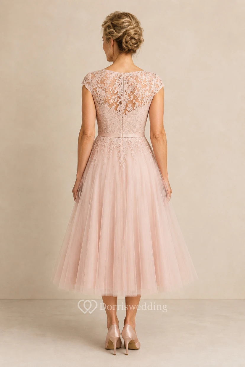 Robe de mère en tulle rose poudré, longueur thé, corsage en dentelle. view 2