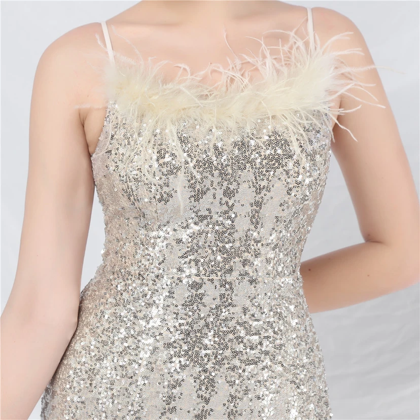 Robe de soirée de luxe ornée de plumes d'autruche et de sequins, idéale pour un banquet. view 64