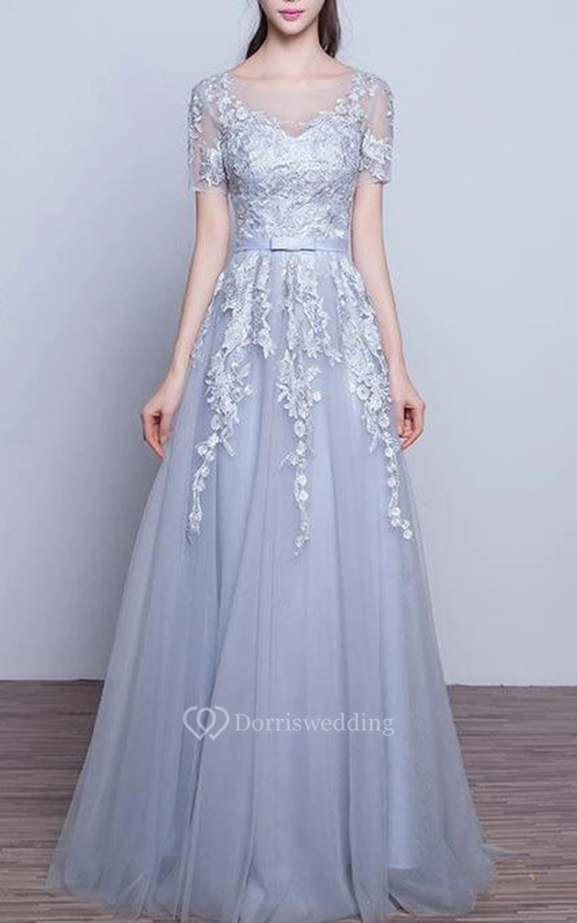 Robe longue en tulle trapèze à manches courtes avec appliques view 3