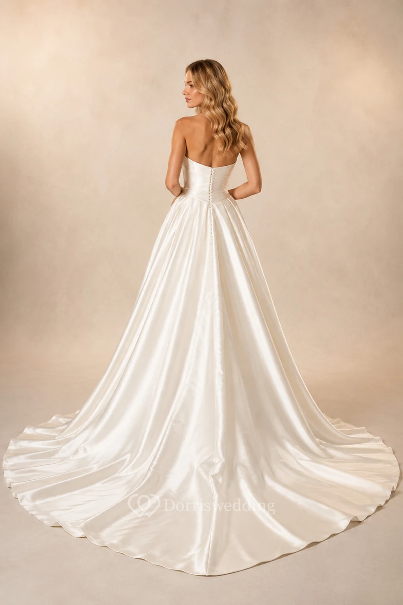 Trägerloses Brautkleid im Meerjungfrauenstil aus Satin mit drapiertem Überrock und Schleppe view 2
