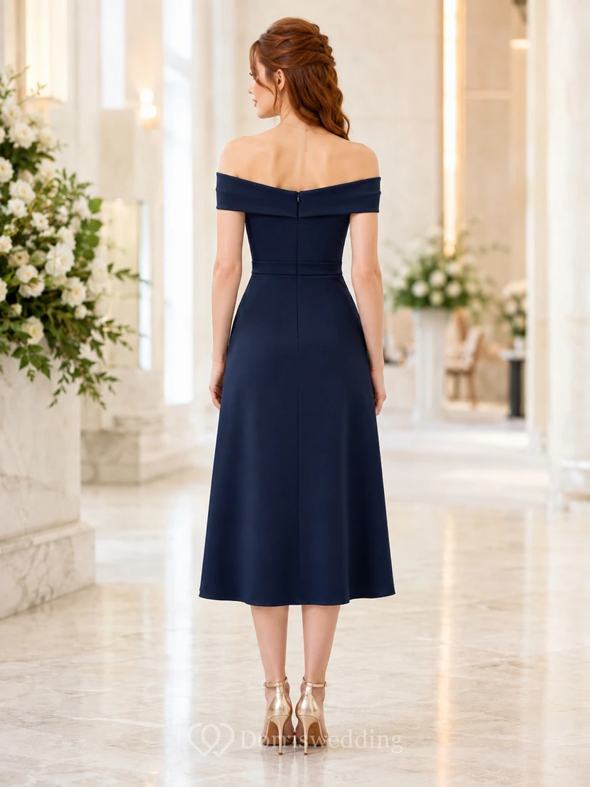 Robe fourreau midi bleu marine à épaules dénudées, idéale pour un banquet. view 2