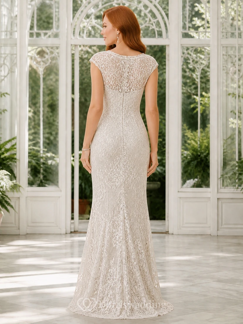 Vestido de novia de encaje con cuello alto y corte recto para novias mayores y modestas. view 2