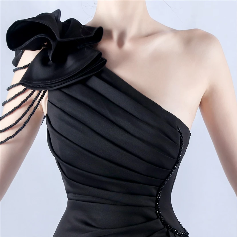 Vestido de noche de satén plisado con hombros descubiertos y escote alto, bordado a mano con cuentas y flores, para mujer. view 8