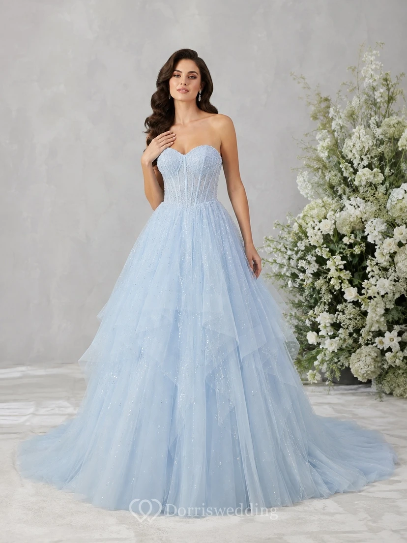 Schlichtes, romantisches, elegantes Brautkleid mit Herzausschnitt, Edition B Ball