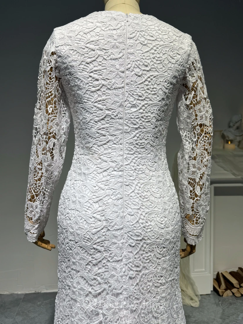 Robe de mariée bohème en dentelle à manches longues, coupe modeste et évasée view 5
