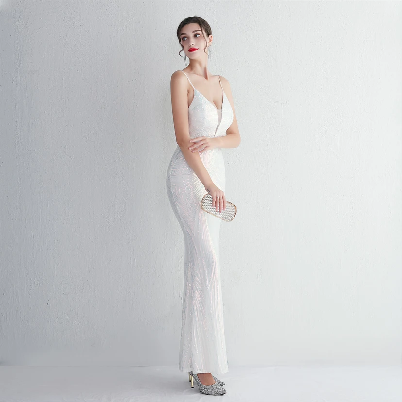 Vestido largo de noche con lentejuelas y tirantes de flores, ajustado, elegante y de estilo sofisticado. view 4