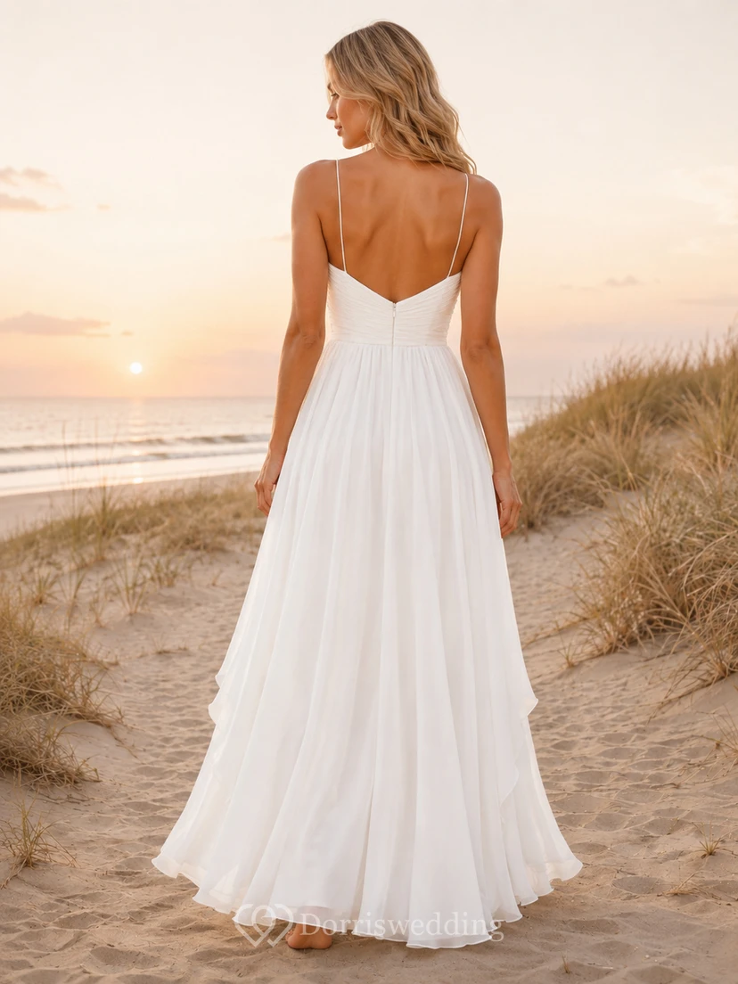 Robe de mariée bohème à bretelles spaghetti, décolleté en V plongeant, en mousseline plissée, coupe trapèze, idéale pour la plage view 2