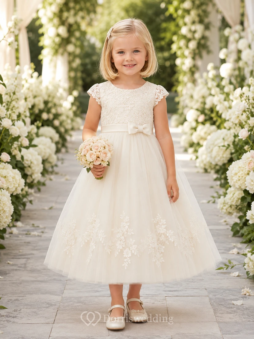Vestido de niña de flores color marfil, romántico, largo hasta la rodilla, corte en A, mangas cortas, corpiño de encaje, bordado floral, tul, lazo de satén.