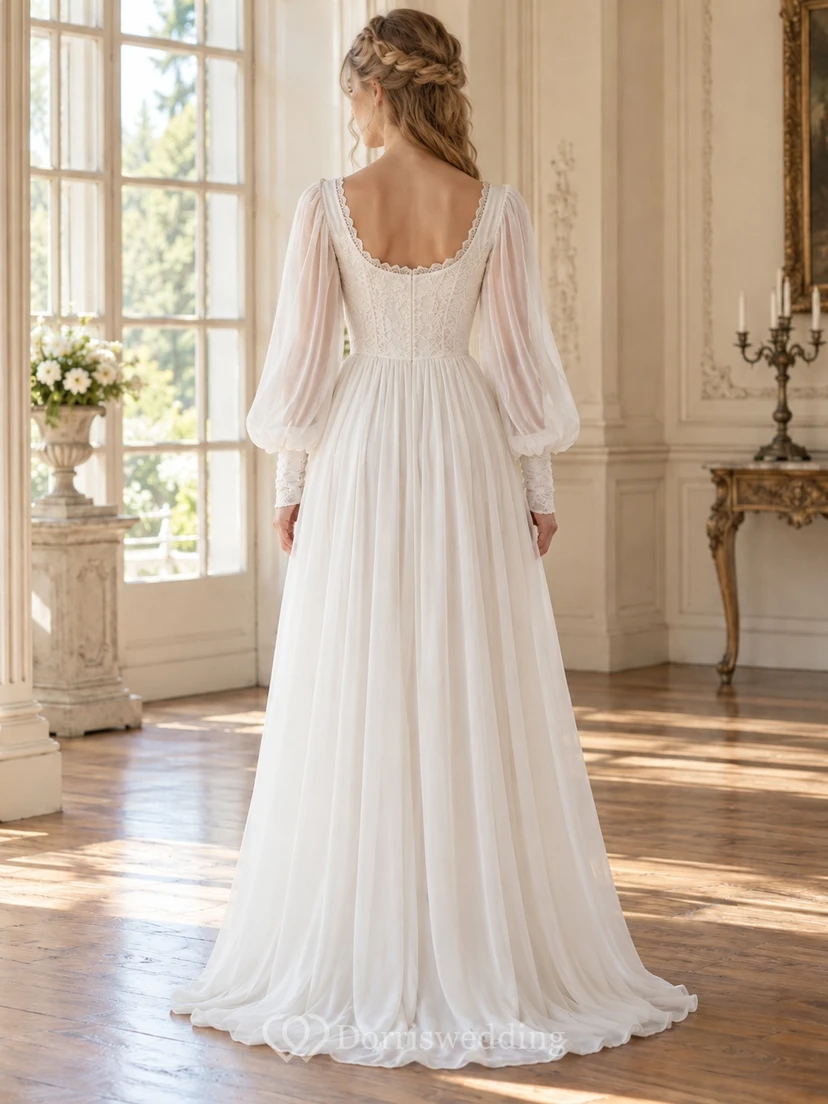 Robe de mariée Renaissance en mousseline à manches longues, col rond et corset trapèze view 2