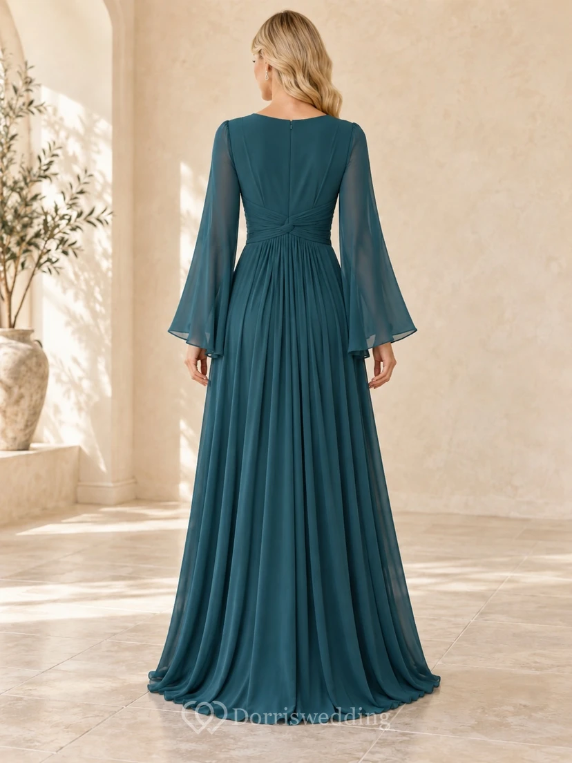 Vestido de noche formal largo hasta el suelo en gasa color verde azulado con escote en V, mangas acampanadas, cintura retorcida y corte en A. view 2