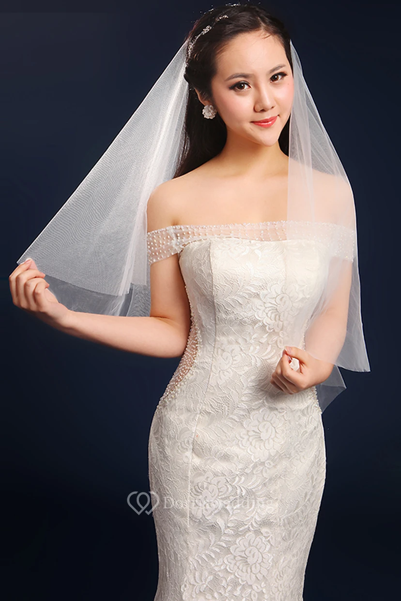 Simple Short Fingertip Wedding Veil with Appliques view 3