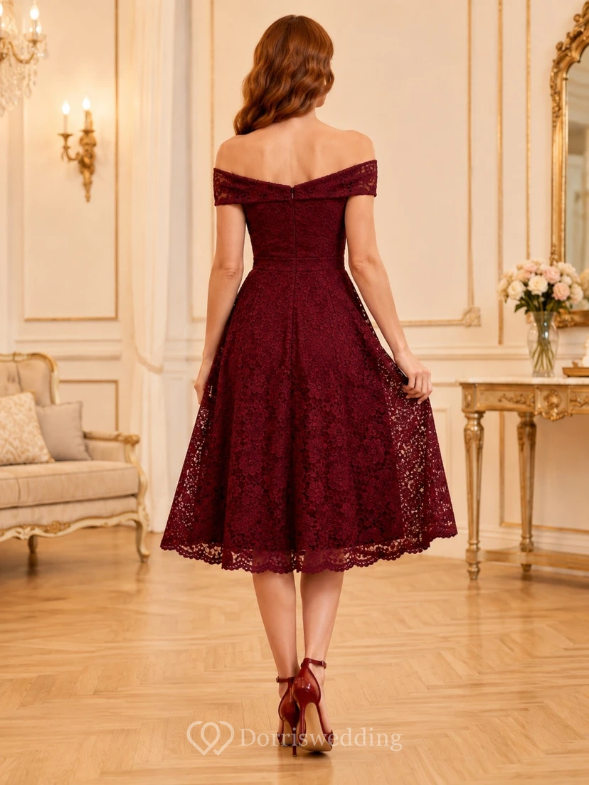 Robe trapèze bordeaux en dentelle, épaules dénudées, manches courtes, longueur thé view 2