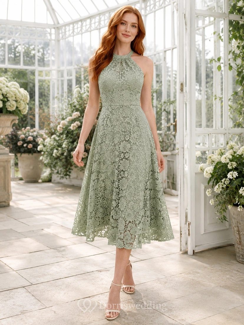 Robe bohème romantique de jardin à dos nu en dentelle céladon, coupe trapèze, longueur thé