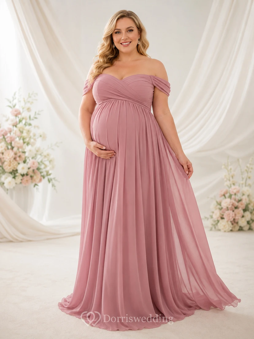 Robe de soirée de maternité grande taille rose poudré, épaules dénudées, en mousseline, coupe empire.