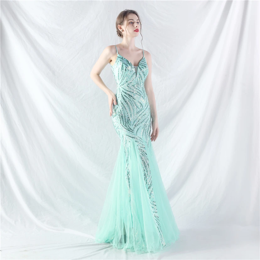 Paillettenbesetztes Abendkleid aus Netzstoff und Trägern view 49