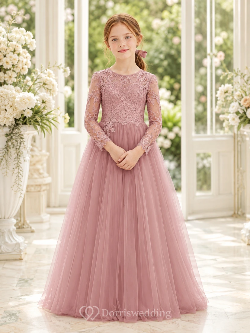 Robe de demoiselle d'honneur en tulle et dentelle rose poudré, coupe trapèze, manches longues, col rond et appliques florales