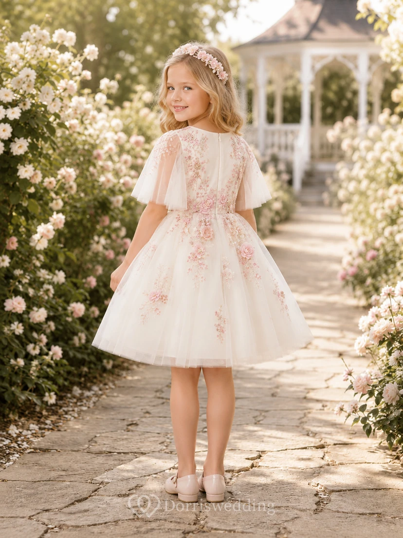 Romantisches Blumenmädchenkleid mit floralem Muster, drapierten Blütenblattärmeln, A-Linien-Rock aus Tüll, Applikationen und Teelänge view 2
