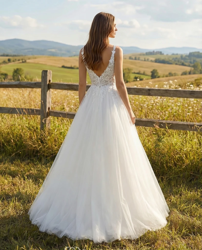 Robe de mariée en tulle style princesse, col V, application de dentelle, sans manches view 2