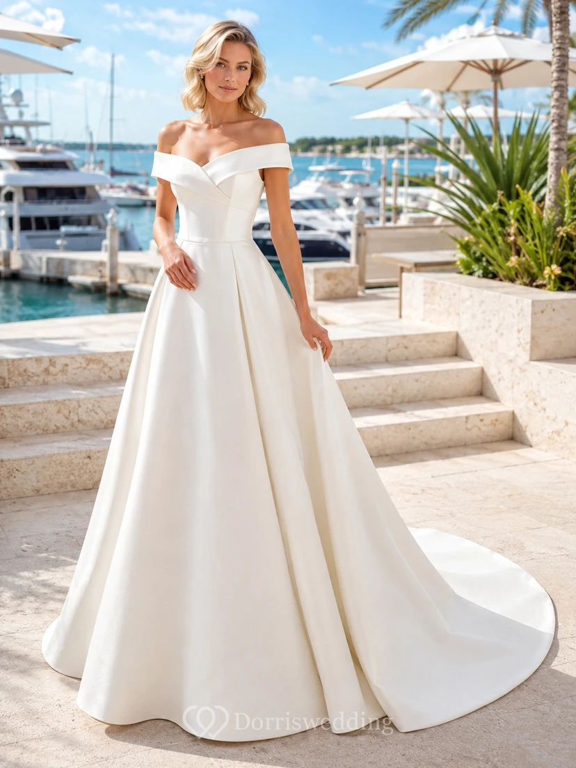 Robe de mariée de style bord de mer, en satin, épaules dénudées, corsage plissé et traîne chapelle