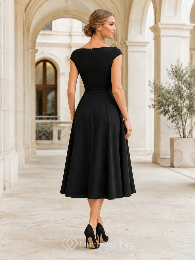 Vestido formal vintage negro de satén con escote en V y mangas cortas, corte en A y largo hasta la rodilla. view 2