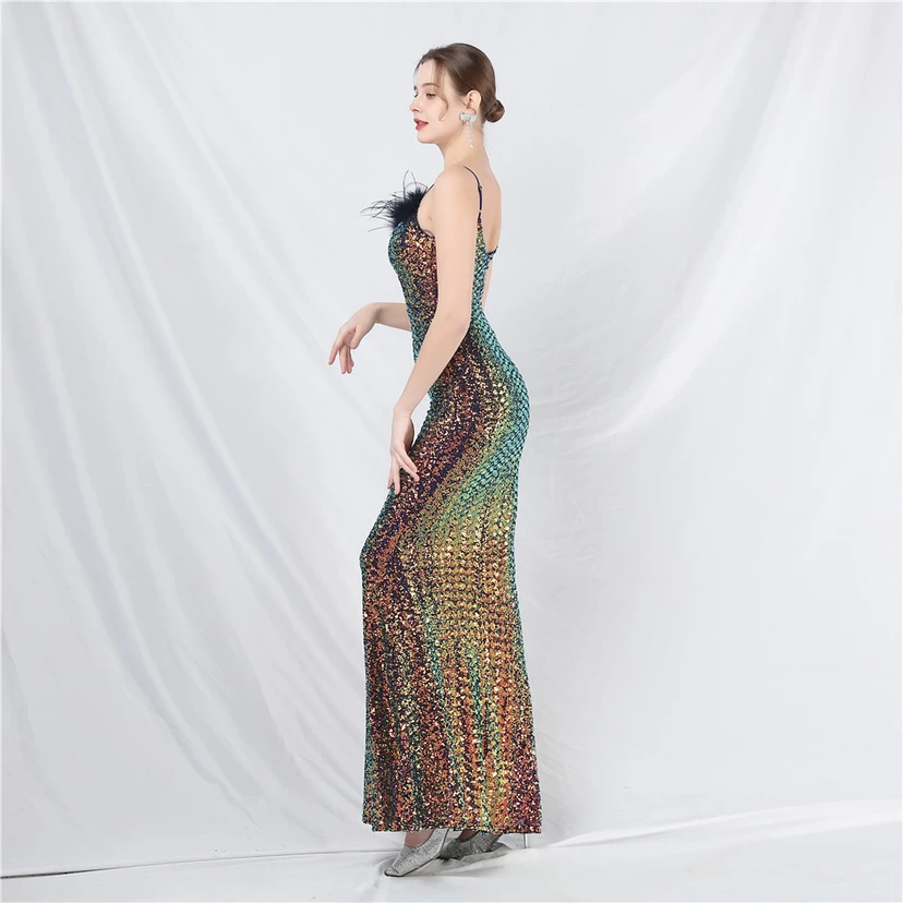 Robe de soirée de luxe ornée de plumes d'autruche et de sequins, idéale pour un banquet. view 51