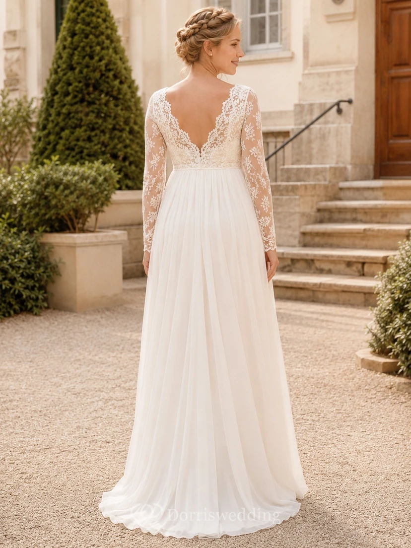 Vestido de novia de maternidad para ceremonia civil, de encaje y gasa, con escote en V, manga corta, corte imperio y cola larga. view 2