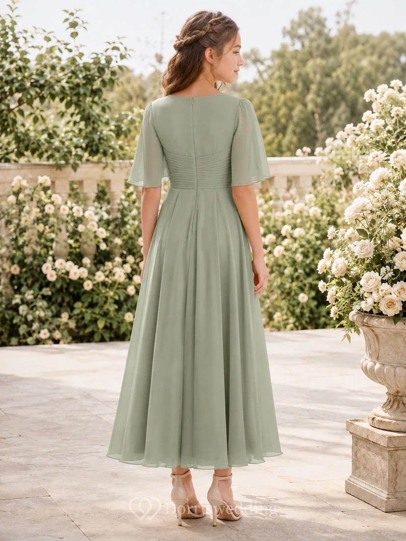 Vestido de dama de honor juvenil color celadón, corte en A, estilo joya, manga tres cuartos, plisado, romántico. view 2