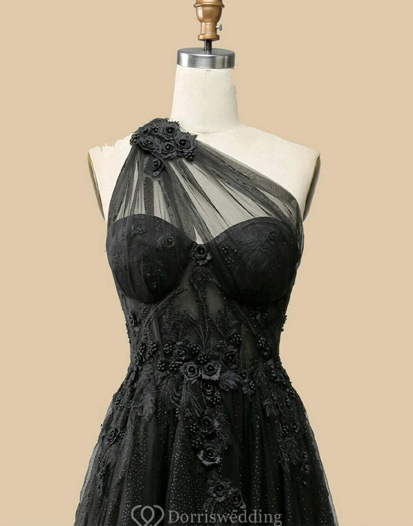Espectacular vestido negro de tul brillante con escote corazón y abertura. view 8