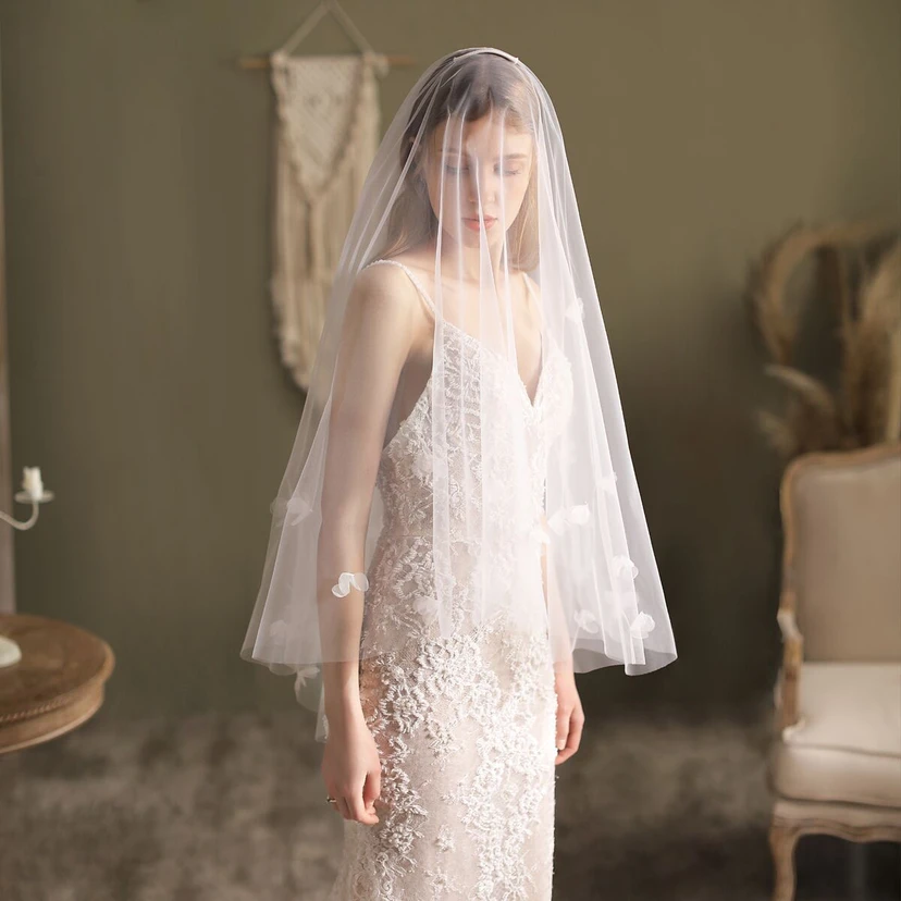 Romantic Style Bridal Veil with Petal view 3