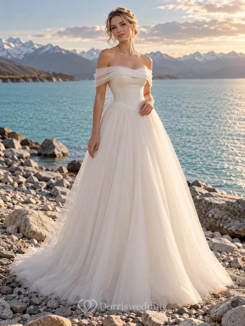 Schlichtes schulterfreies, einfarbiges Brautkleid aus Tüll in A-Linie mit Schleppe